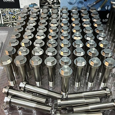 50 Tornillos M10x0,50x52 mm. Titanio gr. 5 (6Al-4V)