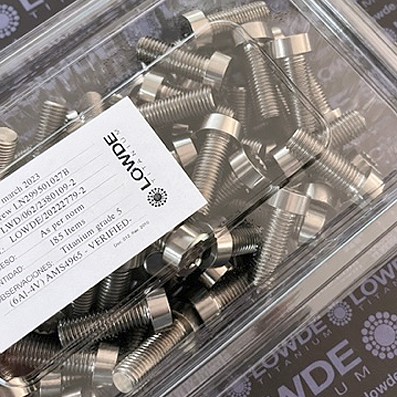 185 Screws LN 299501027 Mj10x27 Titanio gr. 5 (6Al4V) - 185Screws LN 299501027 M10x1,25x27 mm. Titanio gr. 5 (6Al4V) AMS4965. Certificados conformidad incluidos.