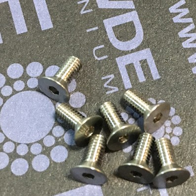 Avellanado DIN 7991 M2,5x6 mm. de titanio gr. 5 (6Al4V) - 1 Tornillo avellanado DIN 7991 M2,5x0,45x6 mm. de titanio gr. 5 (6Al4V)