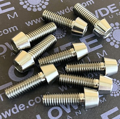 Tornillo DIN 912 C�NICO M6x18 mm. Titanio gr. 5 (6Al4V)