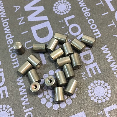 Pin DIN 7979 Ø4x6 mm. roscado M2 de Titanio gr. 5 (6Al4V) - Pin DIN 7979 Ø4x6 mm. roscado M2 de Titanio gr. 5 (6Al4V)