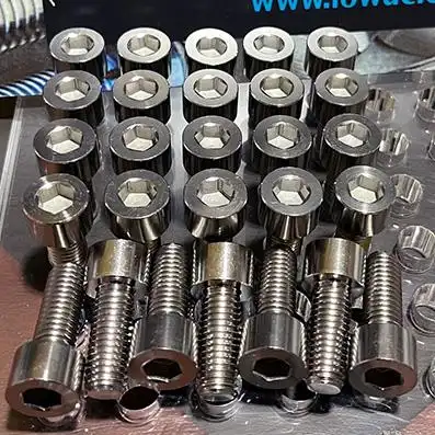 Tornillo DIN 912 M10x25 mm. Titanio gr. 5 (6Al4V)