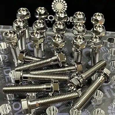 Tornillo hexagonal con balona M6x30 mm. Titanio gr. 5 (6Al4V)