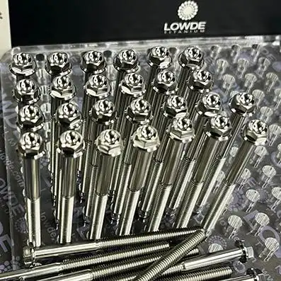 Tornillo hexagonal con balona M6x80 mm. Titanio gr. 5 (6Al4V)