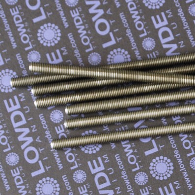 Varilla roscada M8x1,25x1000 mm. de titanio gr. 2 - 1 Varilla totalmente roscada M8x1,25x1.000 mm. de Titanio grado 2